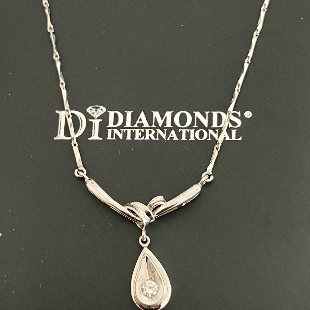 18k Gold VS diamond necklace